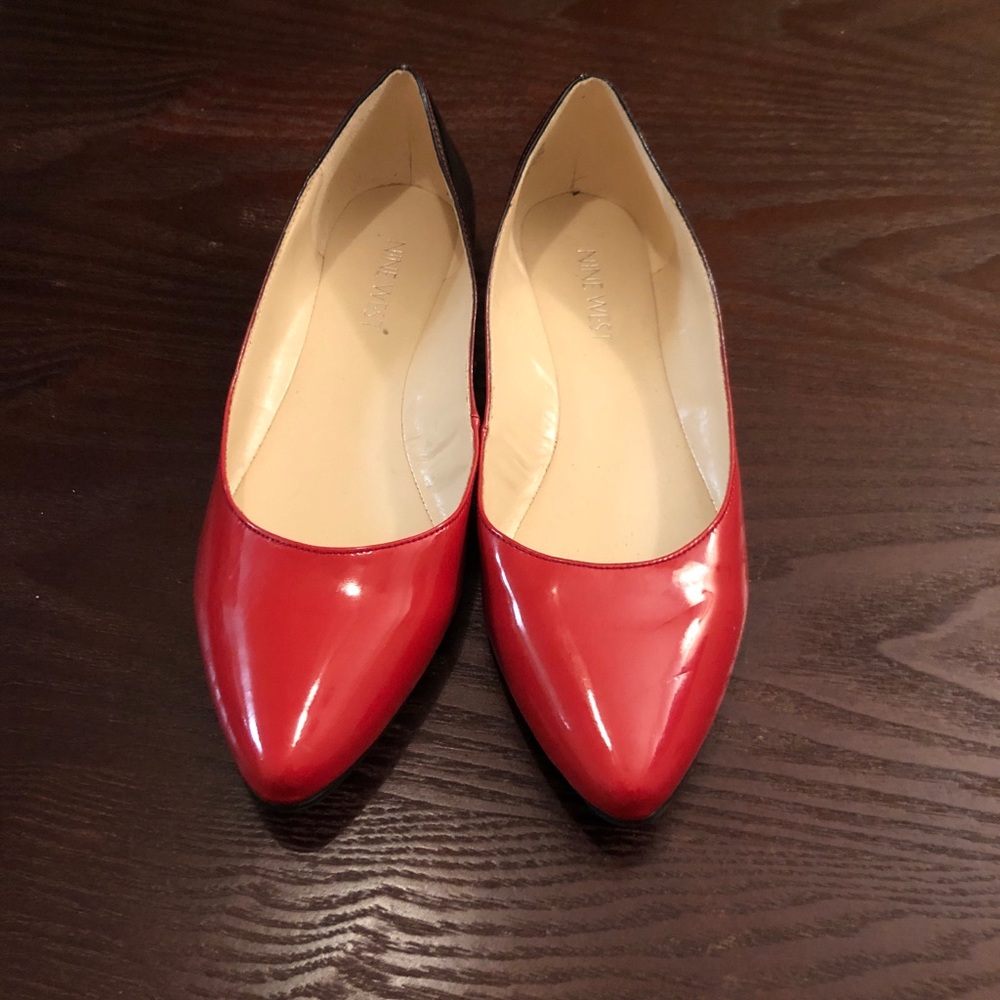 Nine West Red and Black Ombré Flats Size 6.5